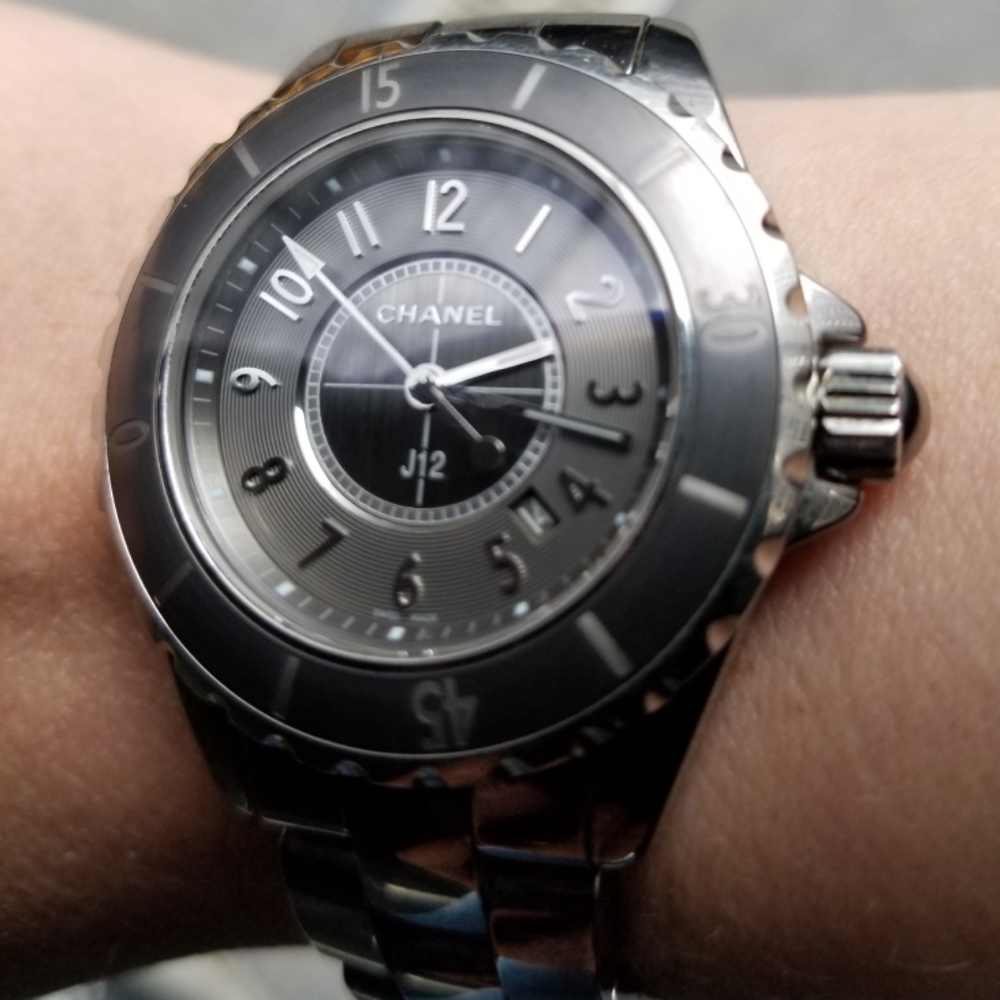 🆕 Iconic Chanel J-12 watch gray color